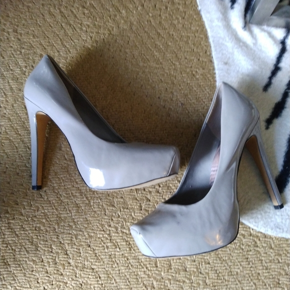 Gray stilettos size 8.5 - Picture 4 of 7